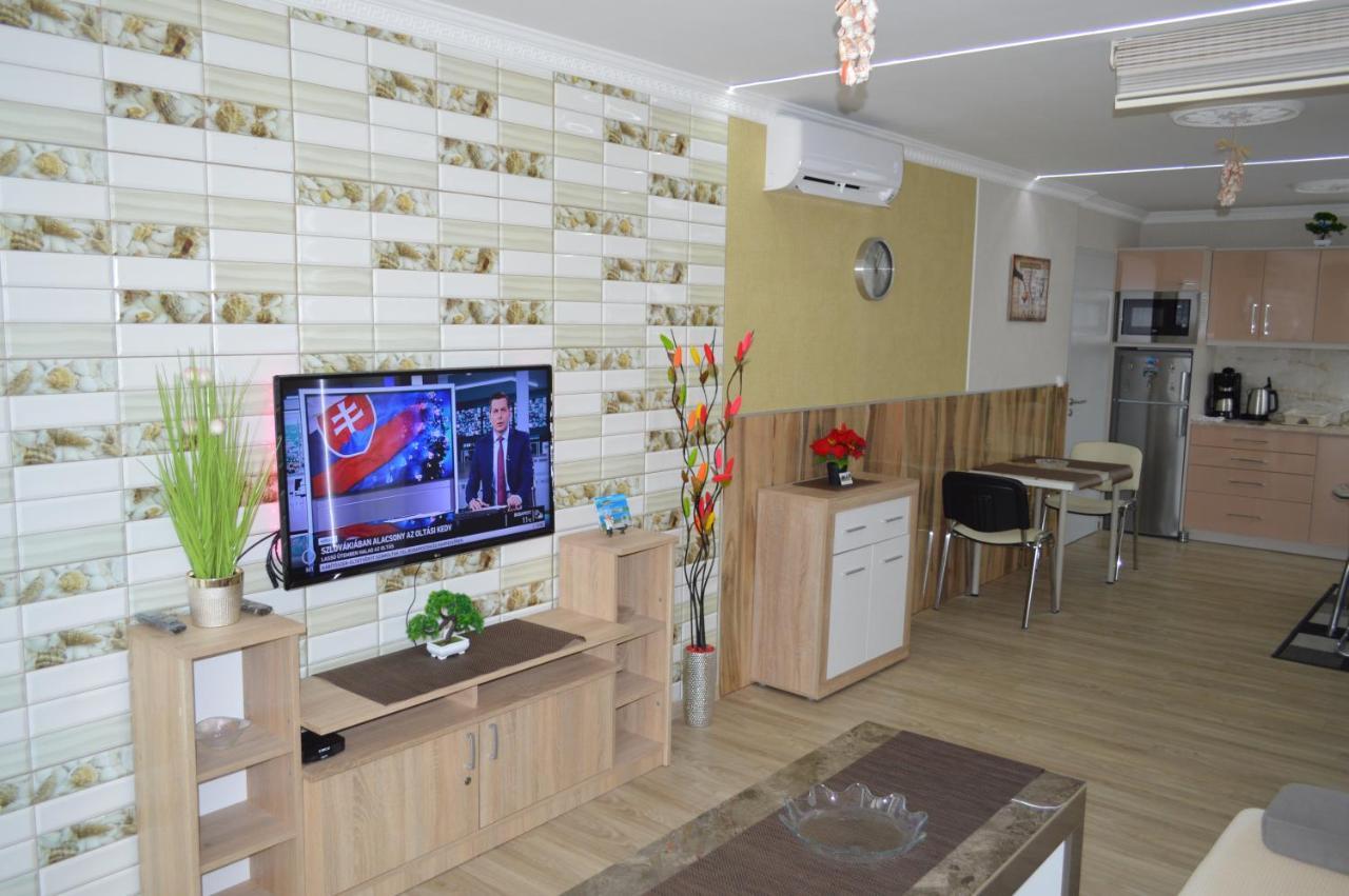 Appartamento Siofok Ezuestpart Granada 2 Koezvetlen Vizparti Apartman Esterno foto