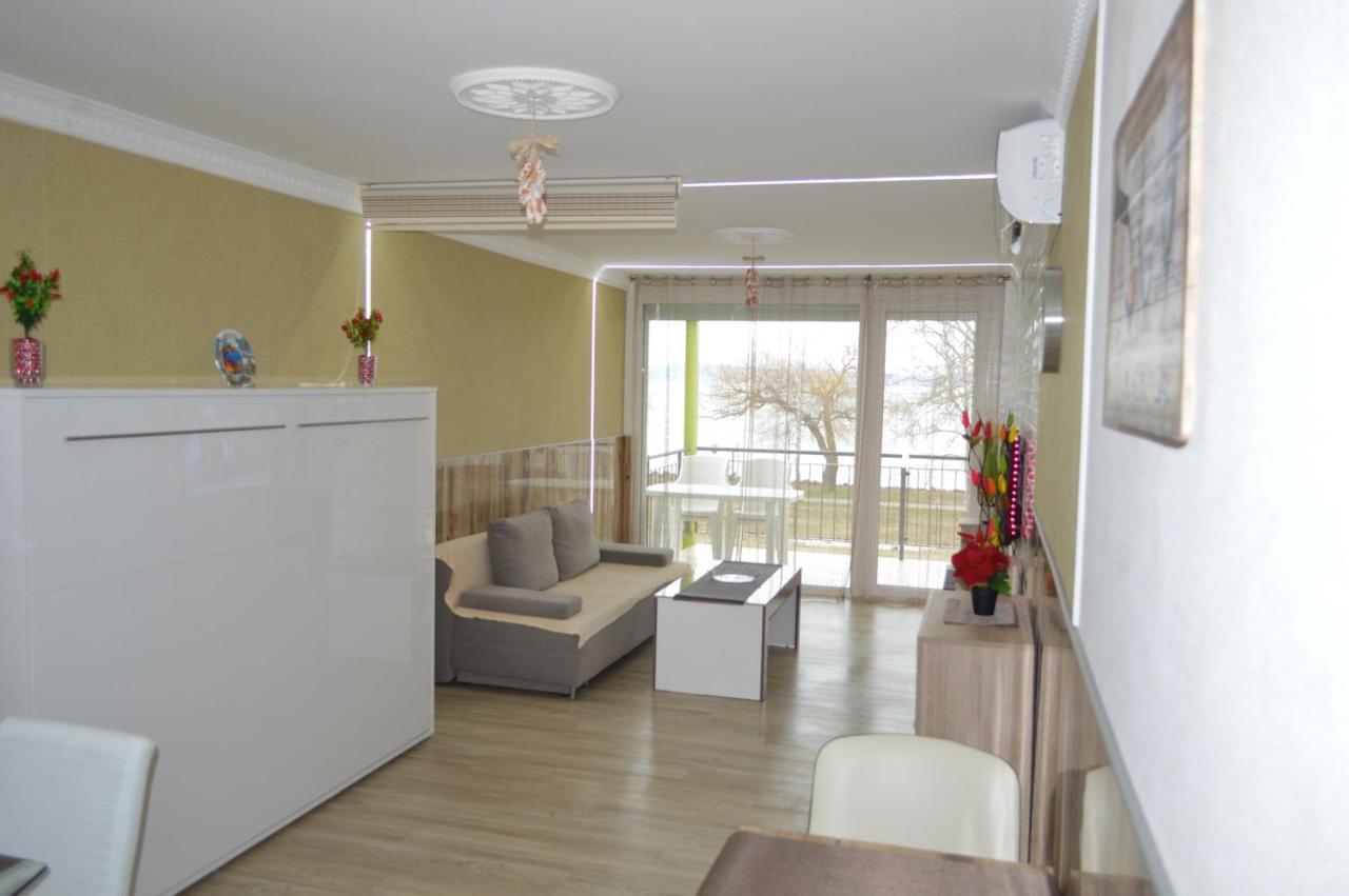Appartamento Siofok Ezuestpart Granada 2 Koezvetlen Vizparti Apartman Esterno foto