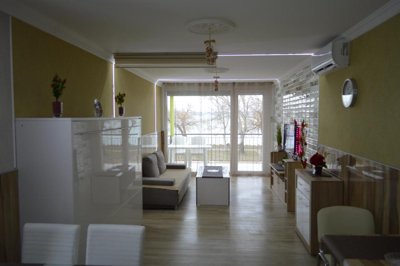 Appartamento Siofok Ezuestpart Granada 2 Koezvetlen Vizparti Apartman Esterno foto