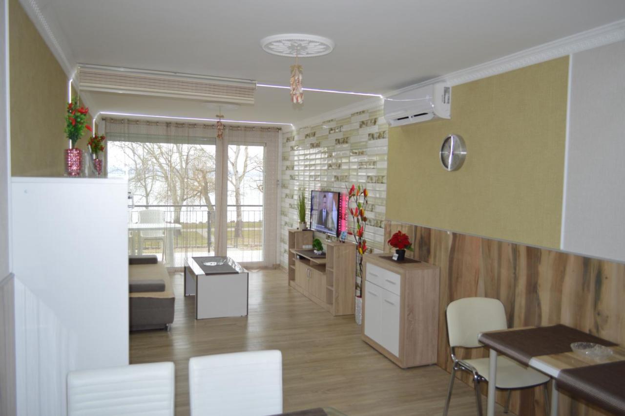 Appartamento Siofok Ezuestpart Granada 2 Koezvetlen Vizparti Apartman Esterno foto