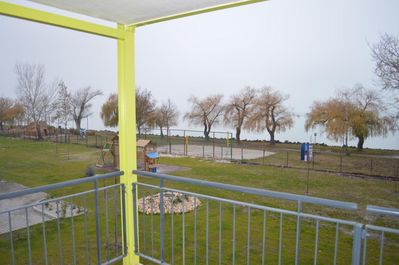 Appartamento Siofok Ezuestpart Granada 2 Koezvetlen Vizparti Apartman Esterno foto