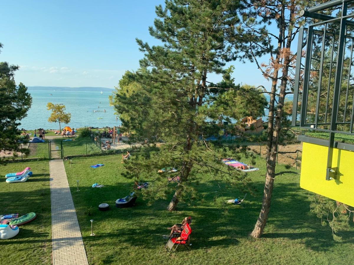 Appartamento Siofok Ezuestpart Granada 2 Koezvetlen Vizparti Apartman Esterno foto