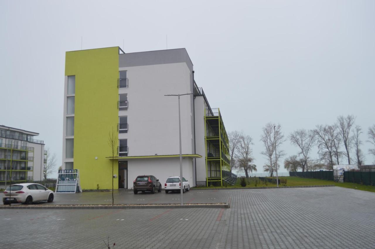 Appartamento Siofok Ezuestpart Granada 2 Koezvetlen Vizparti Apartman Esterno foto